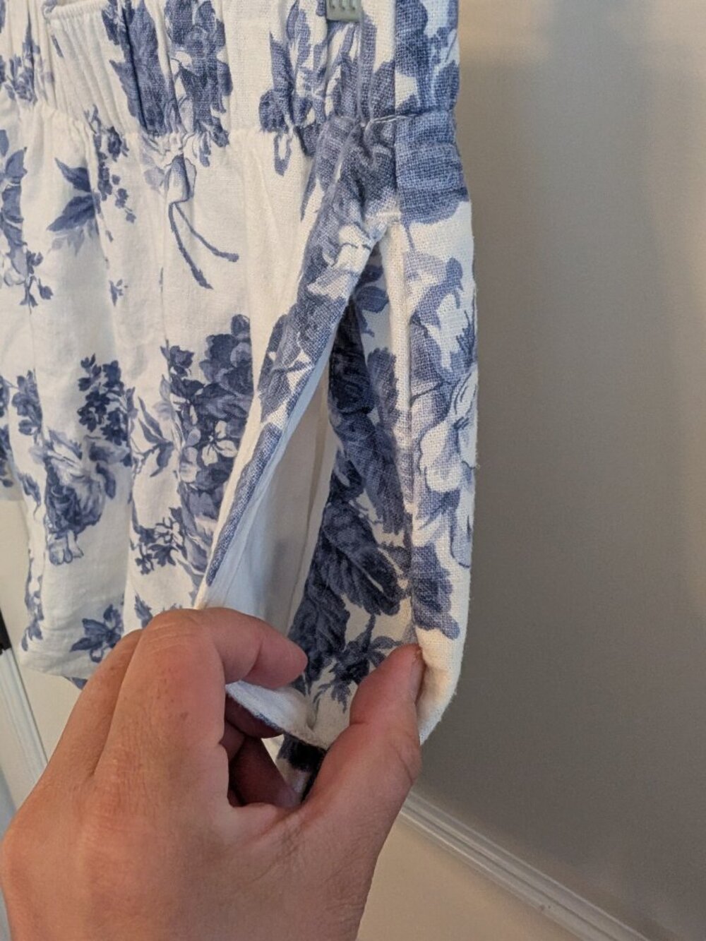 Abercrombie & Fitch Linen-Blend Pull-On Short, blue floral - Picture 2 of 4